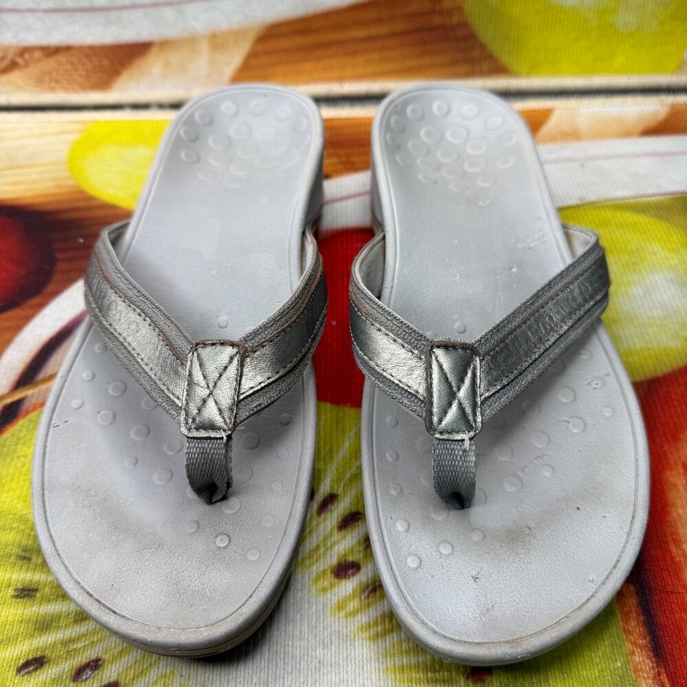 Vionic Women's Metallic Gray Platform Flip Flops Sandals Size 9 Comfortable